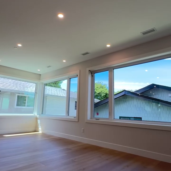 Corner windows installed in a new home